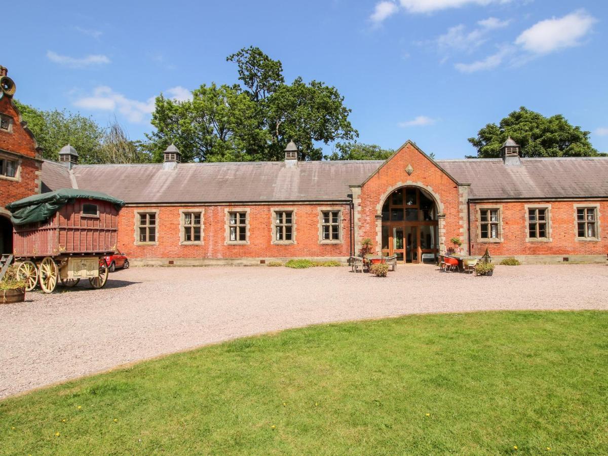 Chetwynd Lodge Stafford Eksteriør billede