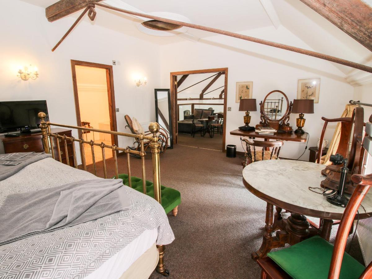 Chetwynd Lodge Stafford Eksteriør billede